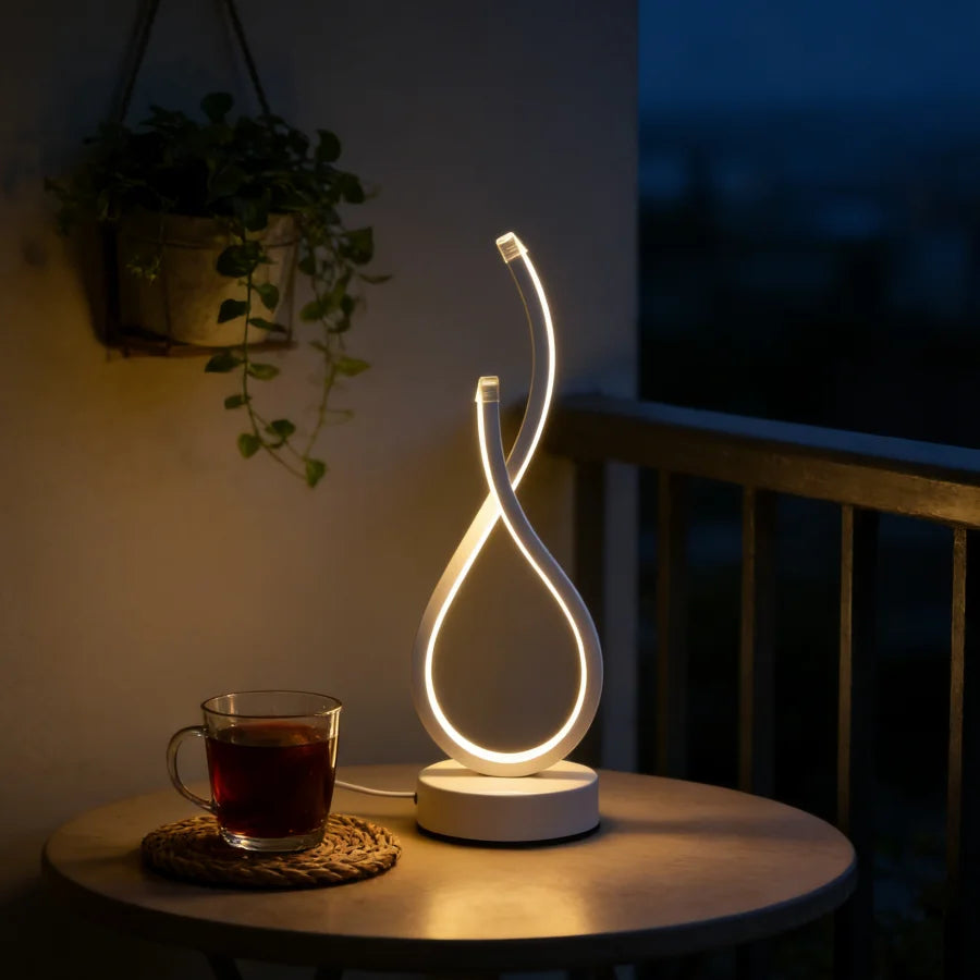 1PC Creative Modern Elegant White LOVE Gesture Desktop Lamp, USB Power Supply - Three-color Lighting, Suitable for Various Occas
